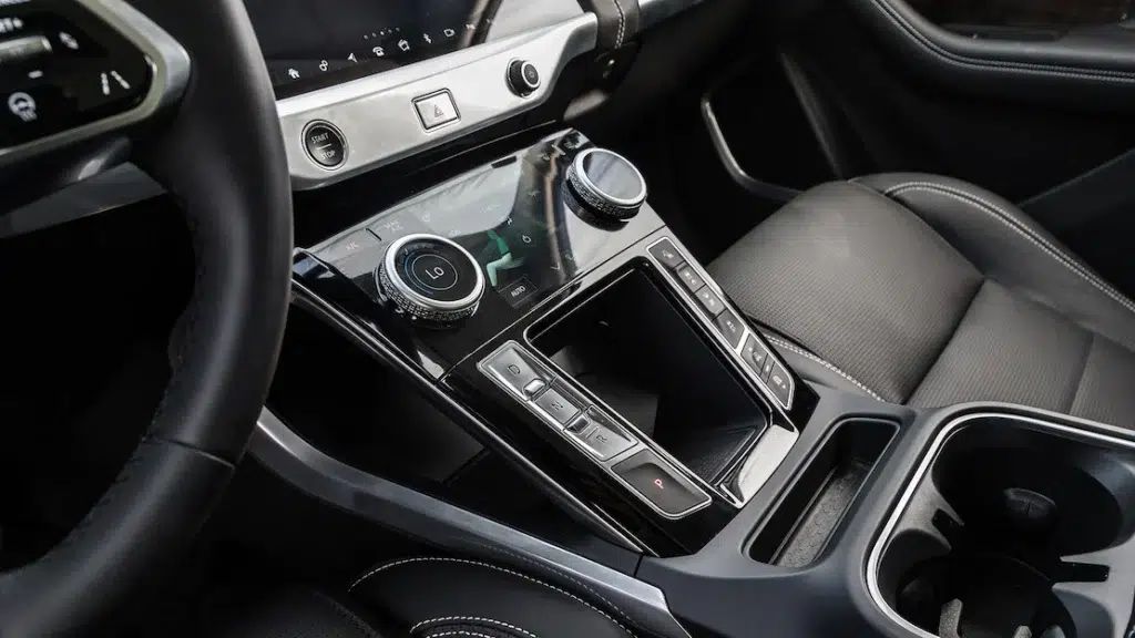 2023 Jaguar I Pace EV400 center console- H-H-Auto