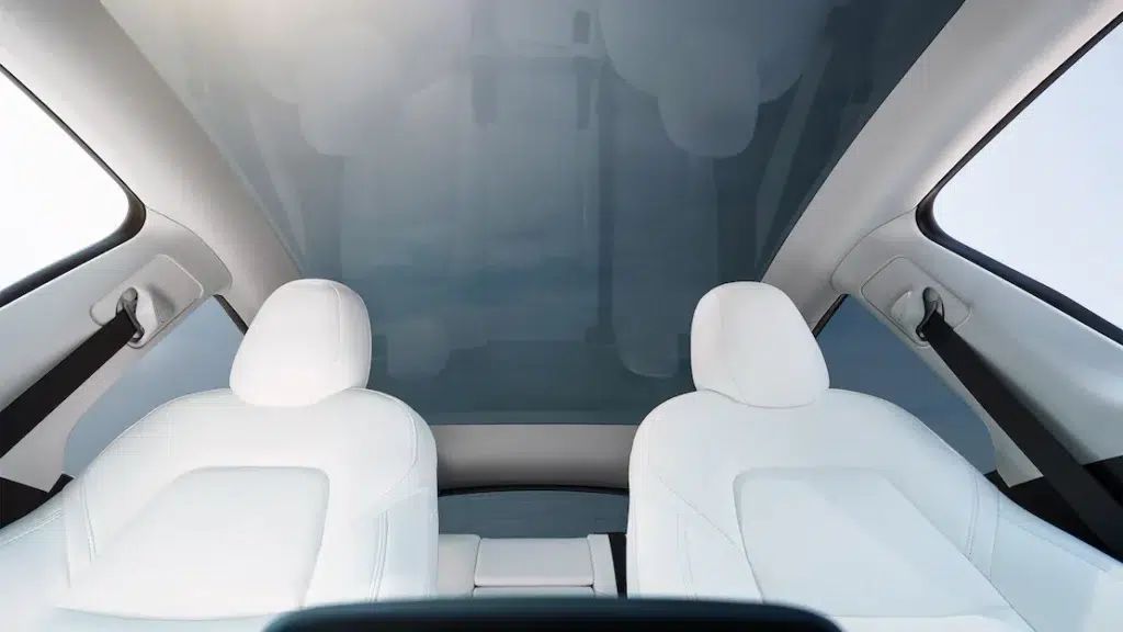 2023 Tesla Model Y interior 15- H-H-Auto