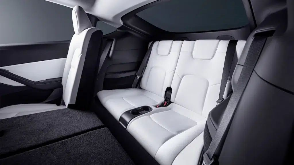 2023 Tesla Model Y interior 22- H-H-Auto